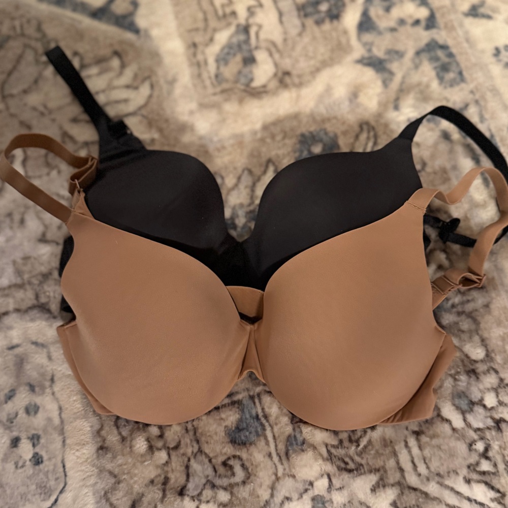 NWOT SKIMS SET OF 2 Tshirt Bras 34C